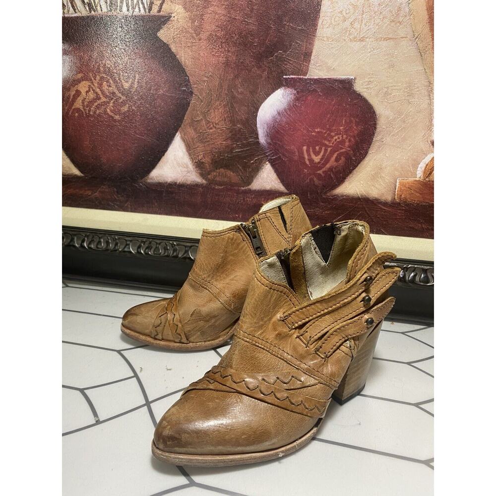Freebird by Steven Boots Women 6 Tan Gate Distressed Western Ankle Bootie - Picture 6 of 16